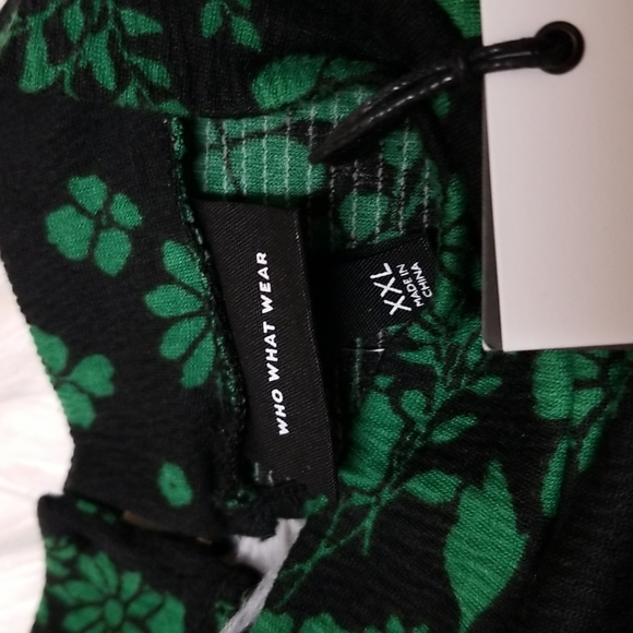 📌FINAL SALE  |Who What Wear | Black & Green Floral Fitted Midi Dress - Picture 11 of 13